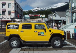 Photo of Hummer at cruise ship dock
